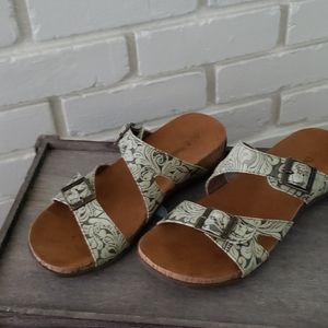Bare Paw Sandals